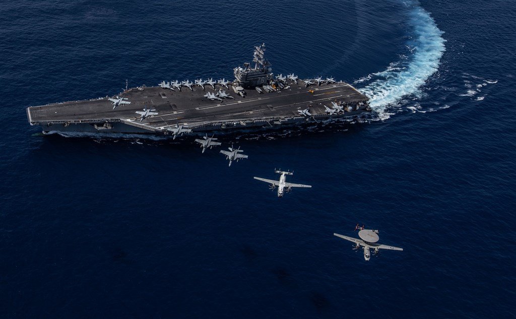 在中國於南海軍演之際,「華爾街日報」披露,航艦雷根號(圖)與尼米茲號也將於4日起舉行美國海軍近年在南海最大規模的演習。(圖取自facebook.com/ussronaldreagan)