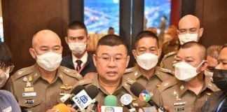 台灣藝人安于晴赴泰旅遊稱遭警察無故勒索，泰國警方承認收錢，泰國皇家警察總長丹隆薩（中）31日向民眾以及受影響的人道歉，並要遊客仍對泰國警察保持信心。（泰國皇家警察提供）中央社記者呂欣憓曼谷傳真 112年1月31日