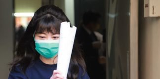 民進黨主席補選候選人賴清德12日在台北辦政見會，與會立委高嘉瑜遭黨員噓聲喊「下台、背骨」。高嘉瑜（圖）13日受訪指出，這幾天心情很難過，會檢討反省，也不希望支持者彼此撕裂，應團結讓台灣更好。中央社記者王騰毅攝 112年1月13日