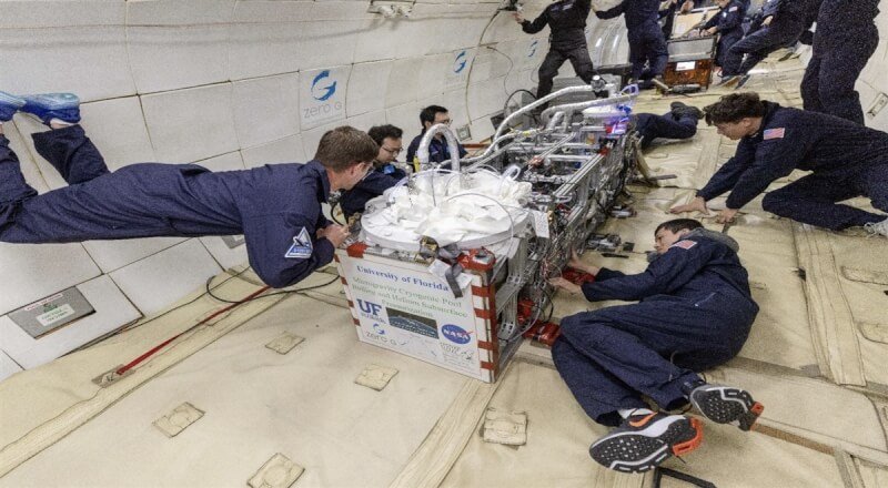 台裔美籍科學家莊念祖領導的實驗室，利用飛機拋物線飛行創造的微重力環境，實驗得出有效減少火箭燃料耗損的方法，領先全美數十年。（莊念祖提供）中央社記者石秀娟華盛頓傳真 113年7月5日