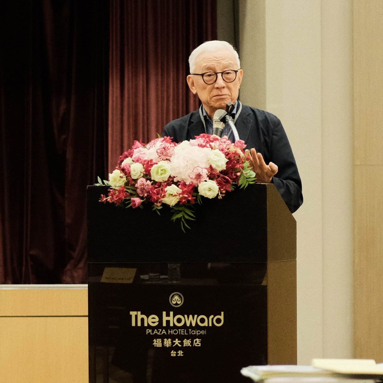 二.jpg 聯電創辦人曹興誠致詞指出,中共所謂“反分裂”,這是天大的謊言,用這種立法掩飾謊言,就是中共一貫伎倆。統一就是詐騙。兩岸互不隸屬已經74年,“臺獨”就是維持兩國互不隸屬的現狀、維持和平,臺灣的立場是事實也是現實。(遠景基金會提供)