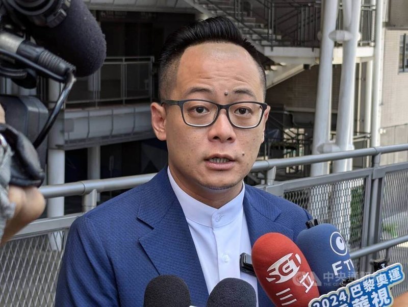 國民黨主席朱立倫3日將到訪基隆力挺市長謝國樑,集合地點選在議長童子瑋(圖)家族店面隔壁,童子瑋在臉書批評侵門踏戶,他2日受訪表示,「我老是覺得被欺負的感覺」。中央社記者王朝鈺攝 113年8月2日