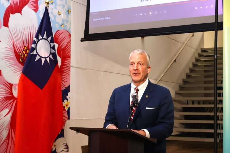 美國聯邦參議員蘇利文出席酒會表達對台灣的支持。(駐紐約辦事處提供)中央社記者廖漢原紐約傳真 113年9月24日