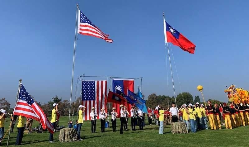 南加州橘郡700多名僑胞29日參與「雙十國慶橙縣升旗典禮」,活動邁入第10年。(橙縣華僑文教中心提供)中央社記者林宏翰洛杉磯傳真 113年9月30日