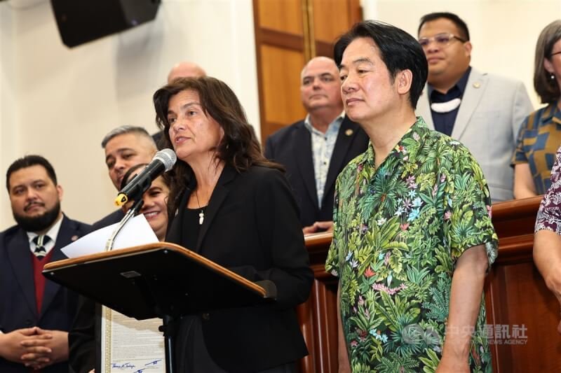 議長泰拉耶（前右2）致詞。中央社記者翁睿坤關島攝 113年12月5日