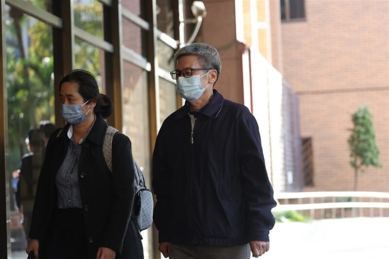京華城案被告前台北市長辦公室主任李文宗(右)29日下午經傳喚到羈押庭。中央社記者王飛華攝 113年12月29日