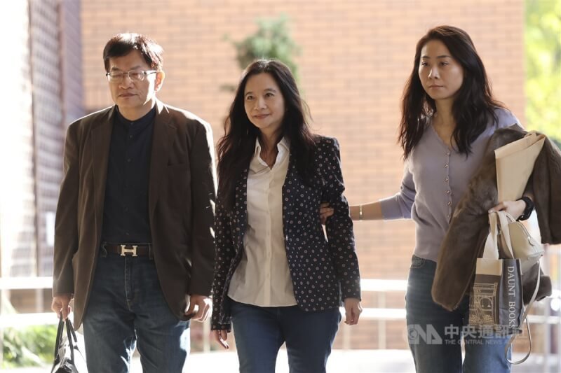 京華城案被告國民黨台北市議員應曉薇(中)29日下午現身台北地方法院。中央社記者王飛華攝 113年12月29日