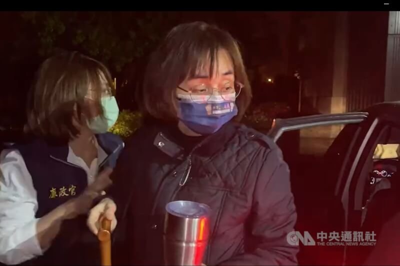 宜蘭縣長林姿妙女兒林羿伶(前右)依貪污治罪條例圖利罪,判有期徒刑3年6個月,褫奪公權3年。(中央社檔案照片)