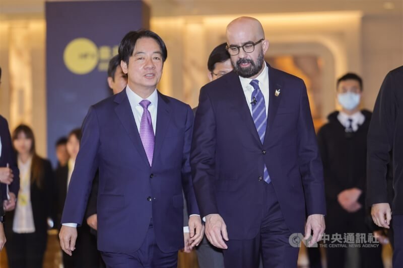 哈利法克斯國際安全論壇20日首度在台北登場,來自超過70國的政要、專家及學者齊聚,總統賴清德(前左)由論壇主席范普拉(Peter van Praagh)(前右)陪同出席。中央社記者裴禛攝 114年2月20日