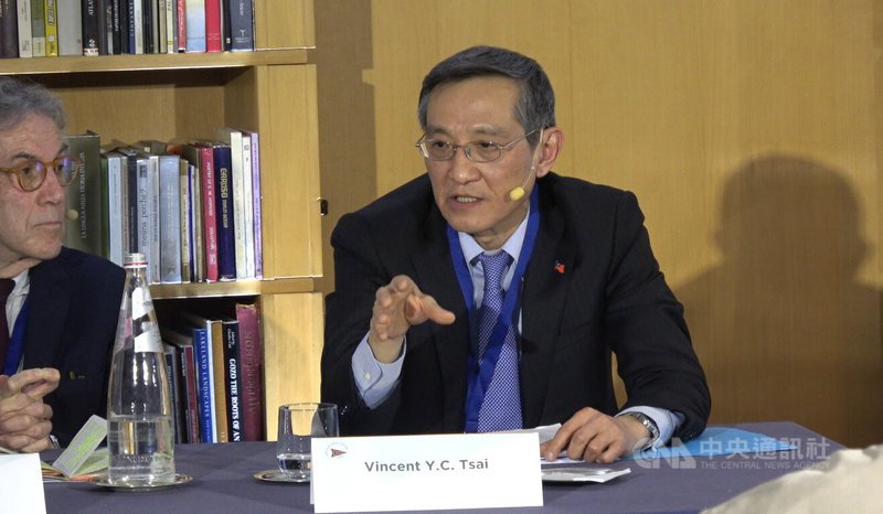 駐義大利代表蔡允中3日晚間出席北約防衛學院基金會舉行的高階論壇,談到台灣亮眼的經濟表現與半導體產業,願與全球民主國家合作打造安全供應鏈。中央社記者黃雅詩羅馬攝 114年3月4日