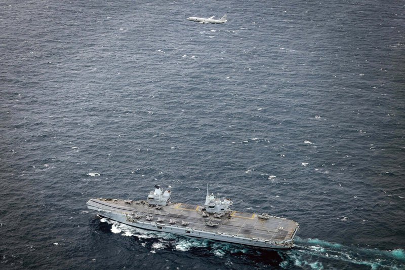英國先進航空母艦「威爾斯親王號」15日在印度洋活動,澳洲P8海上巡邏偵察機藉機友善飛越。(英國國防部提供)中央社記者陳韻聿倫敦傳真 114年6月17日
