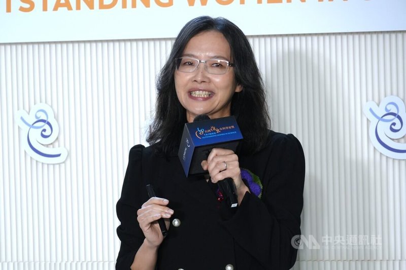 清華大學天文所副教授楊湘怡(圖)擅長研究黑洞物理與星系的演化,8日獲得「2025年台灣傑出女科學家獎」的「新秀獎」。中央社記者陳至中攝 114年3月8日